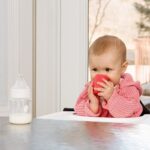 EZPZ Обучителна силиконова чаша 4 + месеца Tiny Cup Pink - Image 4